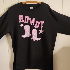 Womems Howdy' Graphic Western Bubble Letter Pullover Hoodie Sweatshirt